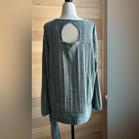 Lilly Morgan, size XL, tie at the bottom, greenishblue and white with pinstripes - Picture 10 of 10